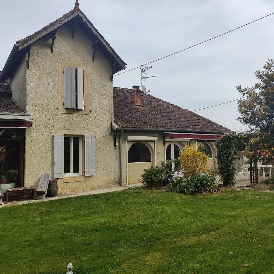 別荘 Gite A La Ferme Avec Piscine Urgosse フランス