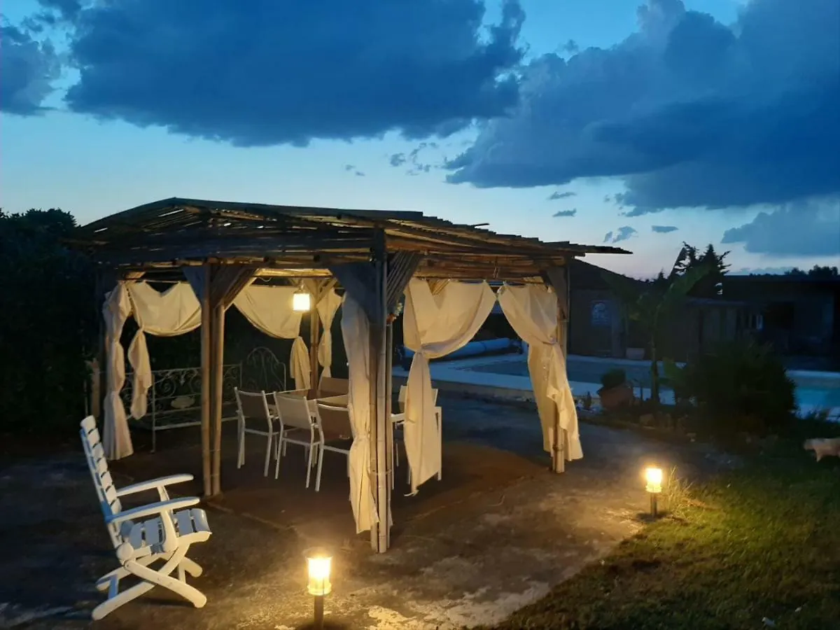 Gite A La Ferme Avec Piscine Urgosse フランス